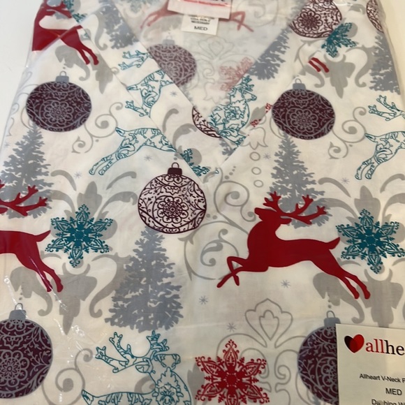 Scrub top bundle - Picture 2 of 5